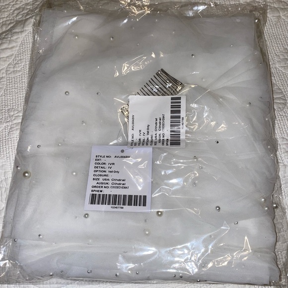 COPY - Ivory Wedding Veil with Pearls - Picture 10 of 11